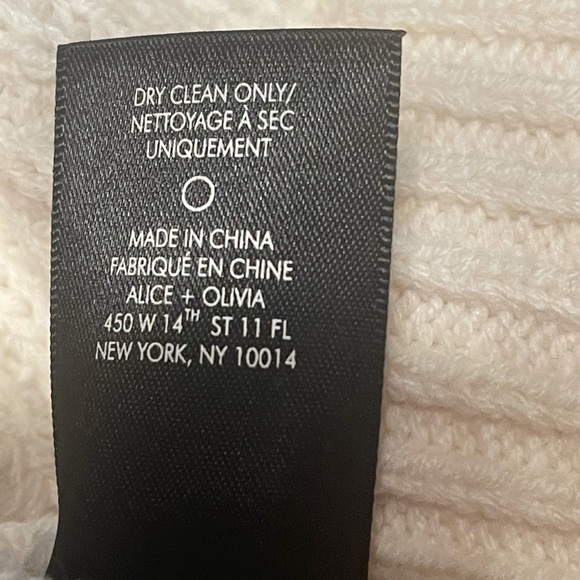 Alice & Olivia Classics Colorblock Crewneck Sweater—NWT‼️  SALE‼️ - Picture 13 of 16